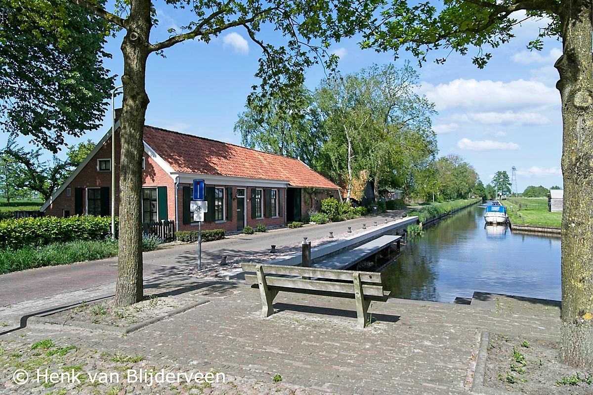 Haventje Noordlaren an het einde van het Noodlaardervaartje