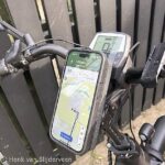 SKS Compit met powerbank en hoesje met smartphone