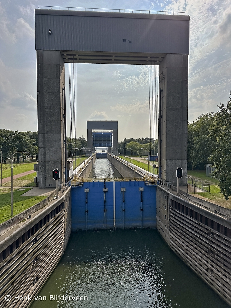 Sluis Maas Waalkanaal