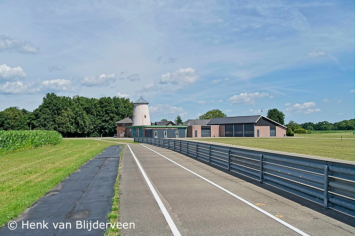 De Varsselring is een landelijk gelegen openbaar wegcircuit voor racemotoren